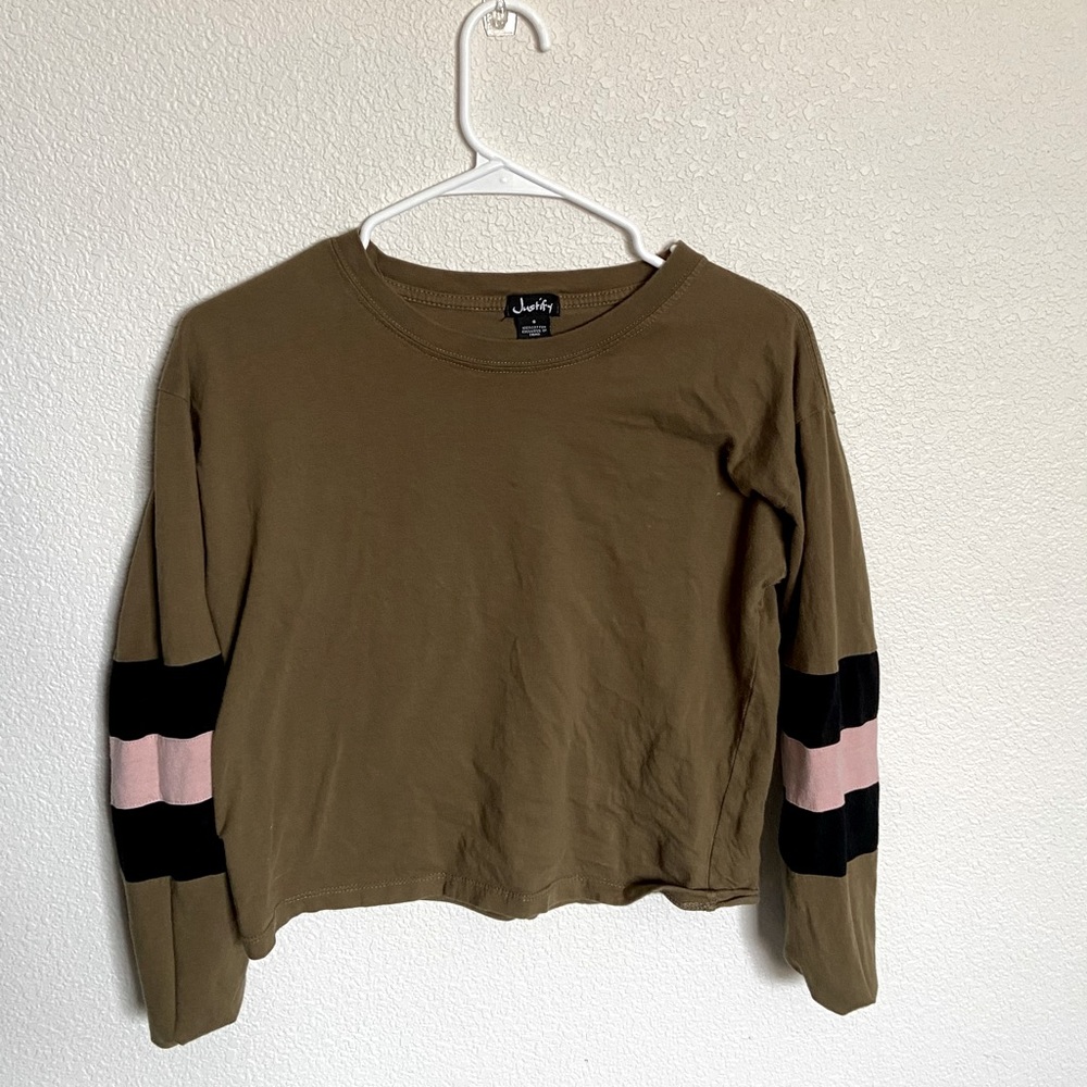Green long sleeve shirt for sale! $6